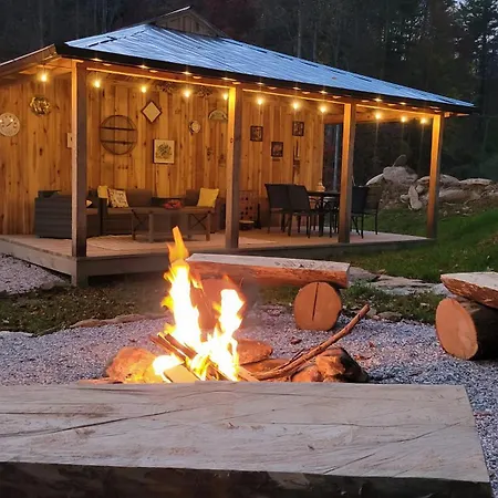 Creekside Cottage - Your Perfect Mountain Getaway!